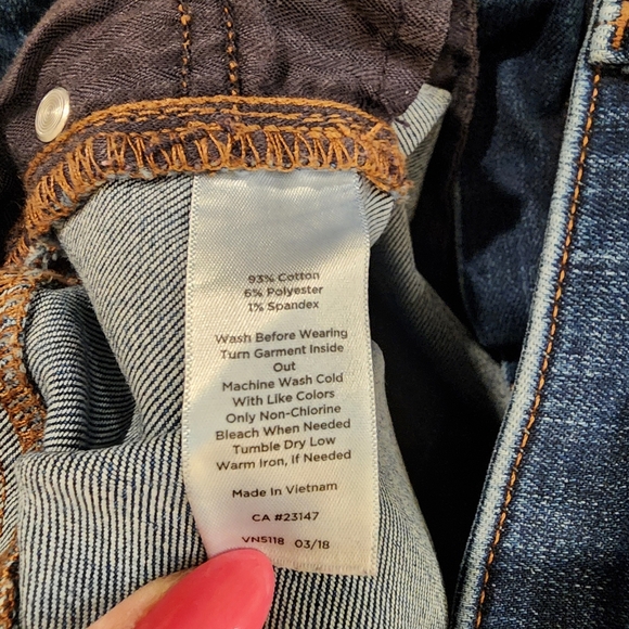 EUC Talbots Flawless High Rise Barely Boot Jeans in Dark Blue Distressed Denim - Picture 11 of 11